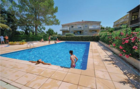 2 Bedroom Cozy Apartment In Saint Raphael